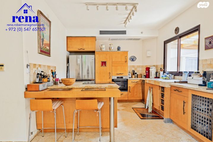 דו משפחתי, קיסריה