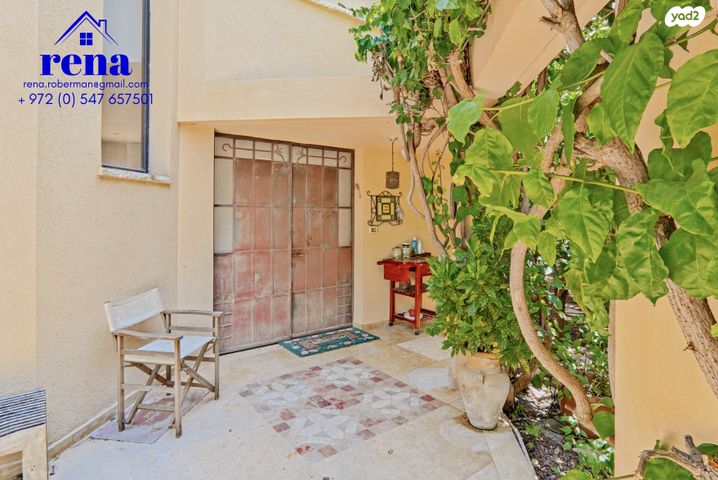 דו משפחתי, קיסריה