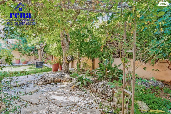 דו משפחתי, קיסריה