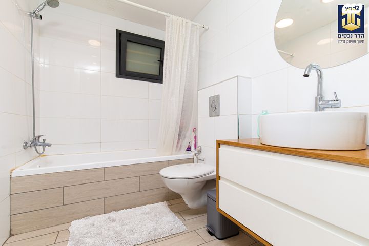 דירה, עמנואל זיסמן, חומת שמואל, הר חומה, ירושלים