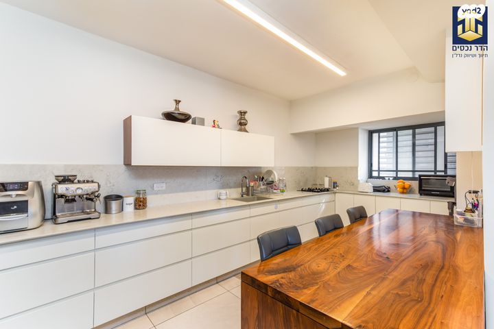 דירה, עמנואל זיסמן, חומת שמואל, הר חומה, ירושלים