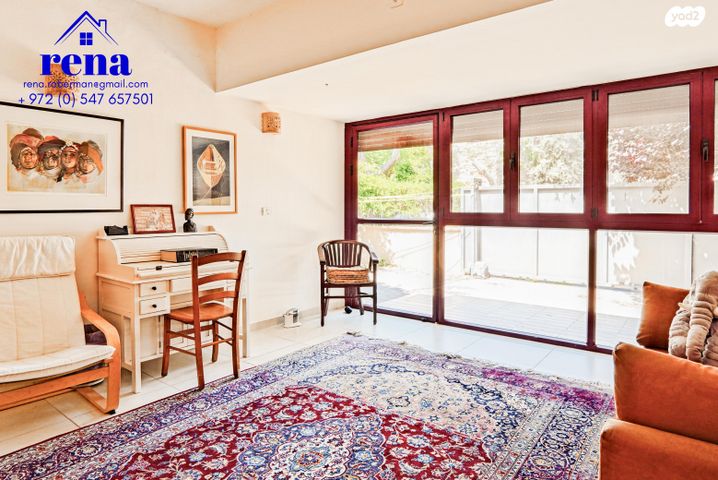 דו משפחתי, קיסריה