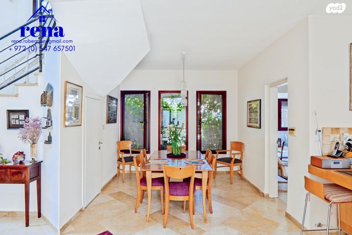 דו משפחתי, קיסריה