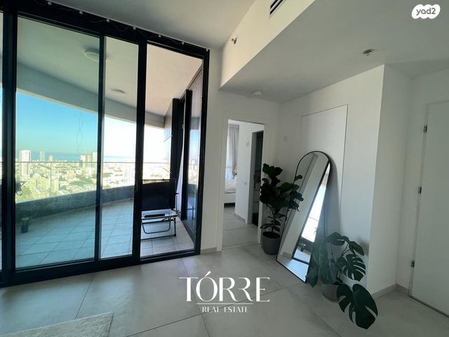 דירה, דרך מנחם בגין 158, מונטיפיורי, הרכבת, תל אביב יפו