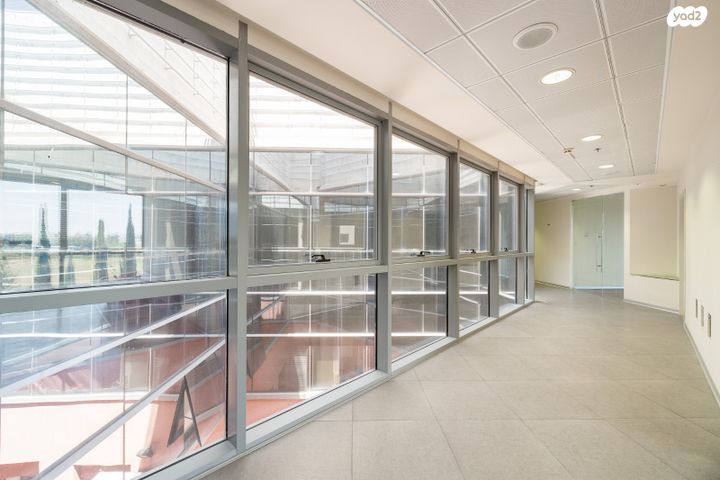 משרדים, מאיר אריאל, נתניה