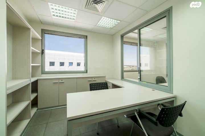 משרדים, מאיר אריאל, נתניה