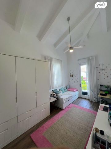 בית פרטי/ קוטג', הזמר העברי, הרצליה