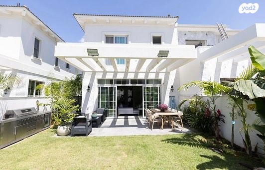 בית פרטי/ קוטג', הזמר העברי, הרצליה