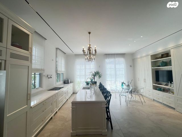 בית פרטי/ קוטג', הזמר העברי, הרצליה