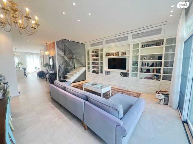 בית פרטי/ קוטג', הזמר העברי, הרצליה