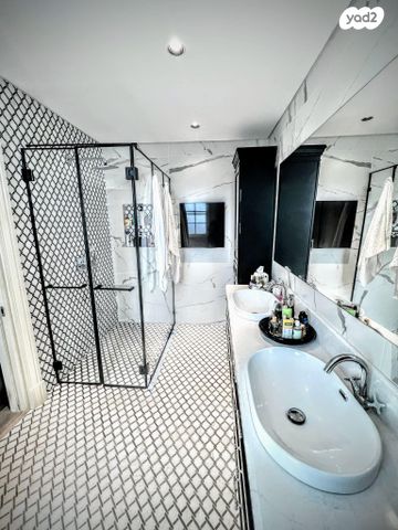 בית פרטי/ קוטג', הזמר העברי, הרצליה