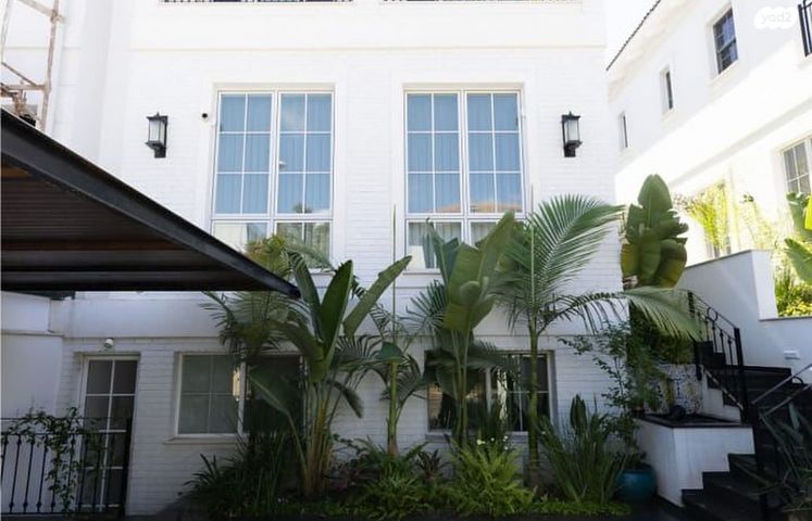 בית פרטי/ קוטג', הזמר העברי, הרצליה