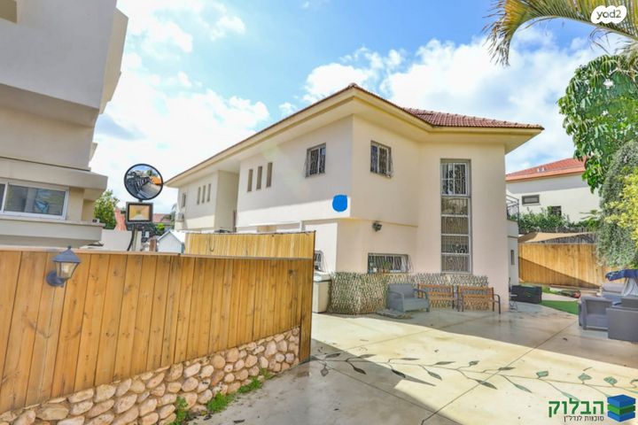 דו משפחתי, ראשונים, ראשון לציון