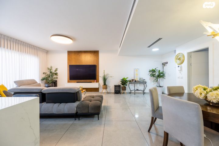 דירה, יטקובסקי אחים, פתח תקווה