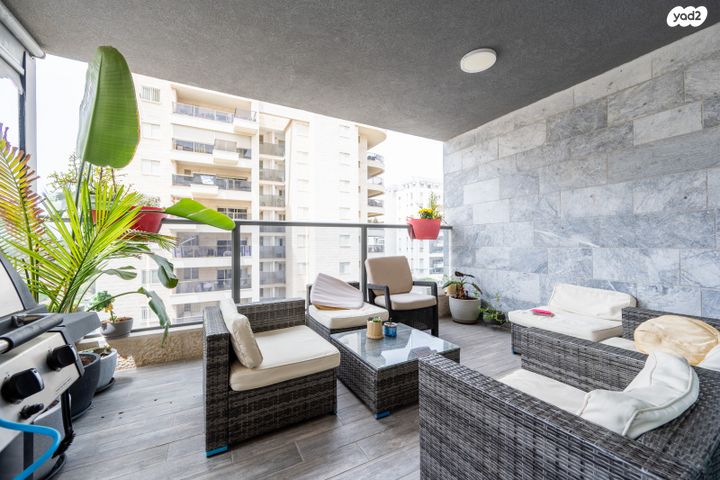 דירה, יטקובסקי אחים, פתח תקווה