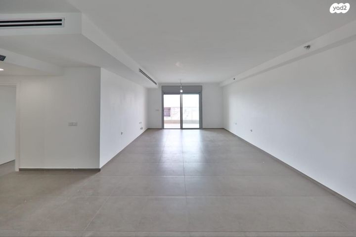 דירה, עוזי חיטמן, נאות אפק, אפקה, קרית ביאליק