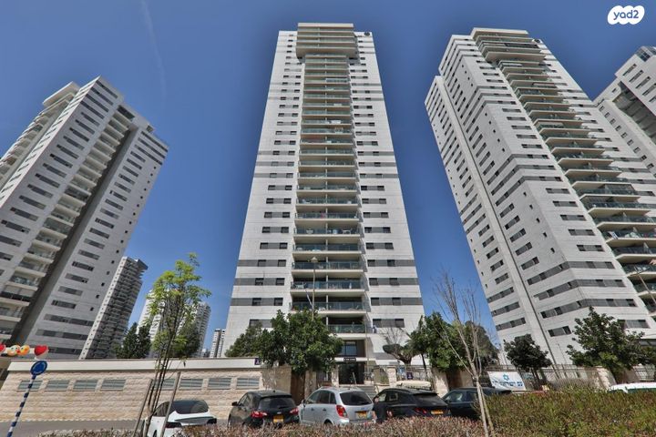 דירה, עפרה חזה, משכנות האומנים, קרית מוצקין