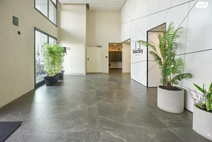 דירה, עפרה חזה, משכנות האומנים, קרית מוצקין