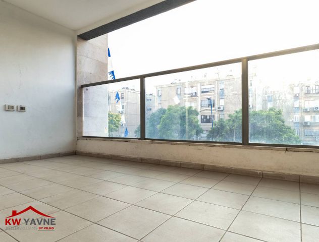 דירה, הדרור, נאות בן גוריון, יבנה