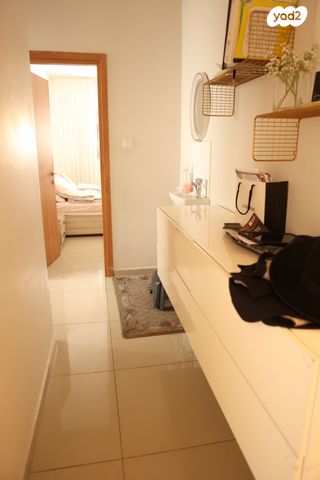 אהרונוביץ' 19