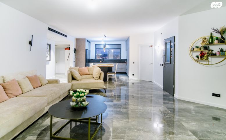 דירת גן, צור הדסה