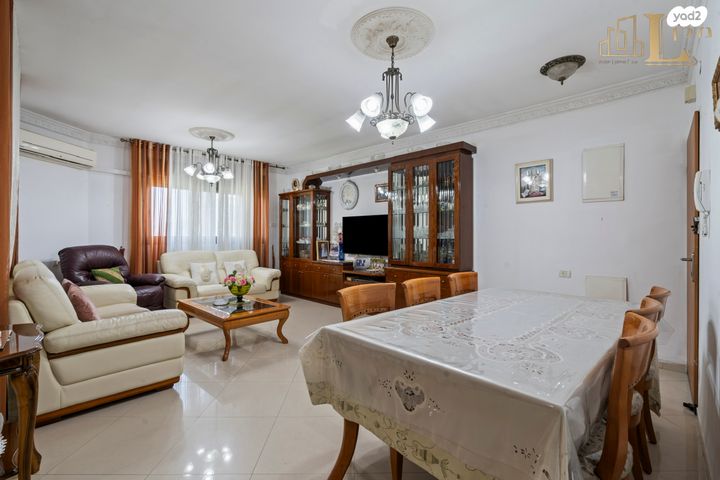 גג/ פנטהאוז, רא"ל מוטה גור, רחובות