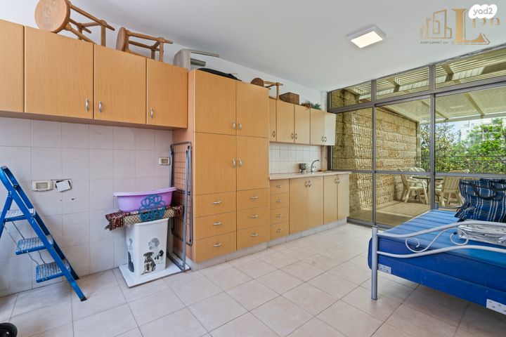 גג/ פנטהאוז, רא"ל מוטה גור, רחובות