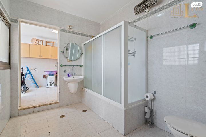 גג/ פנטהאוז, רא"ל מוטה גור, רחובות