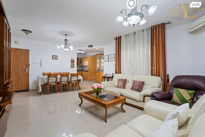 גג/ פנטהאוז, רא"ל מוטה גור, רחובות