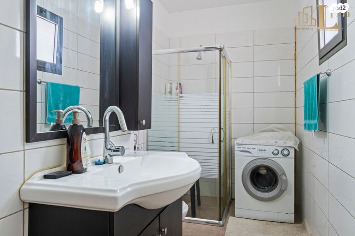 גג/ פנטהאוז, רא"ל מוטה גור, רחובות