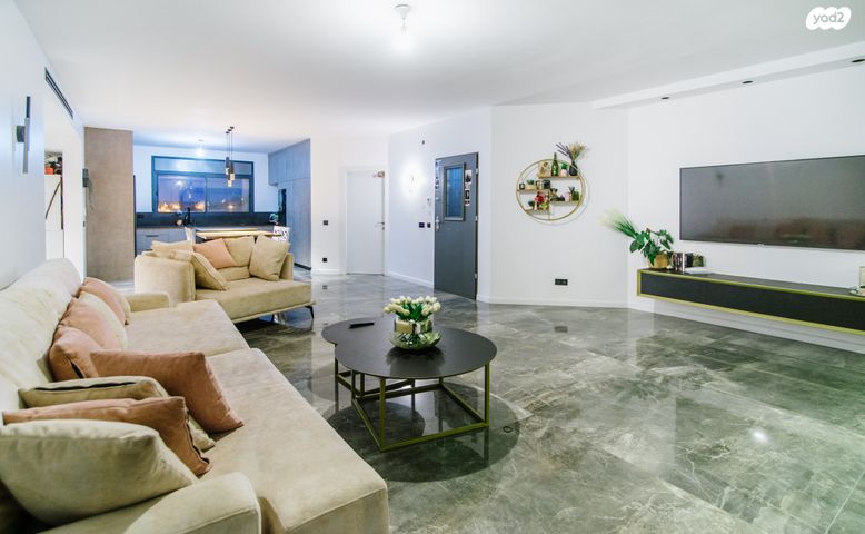 דירת גן, צור הדסה