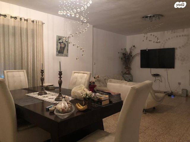 בית פרטי/ קוטג', יוסף יבנאי 10, המושבה הגרמנית, גן יבנה