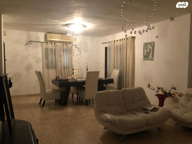 בית פרטי/ קוטג', יוסף יבנאי 10, המושבה הגרמנית, גן יבנה