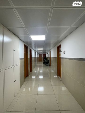 חנויות/ שטח מסחרי