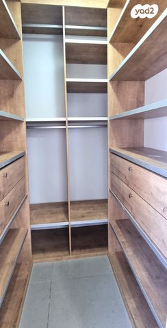 דירה, יפה ירקוני, ראש העין