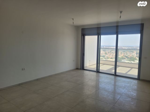 דירה, שדרות בן צבי, אגמים, נתניה