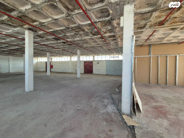 מבני תעשיה, אזור תעשיה ב, חולון