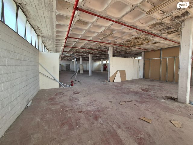 מבני תעשיה, אזור תעשיה ב, חולון