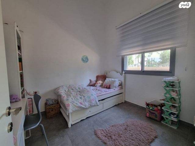 דירת גן, אסתר ראב, הרצליה