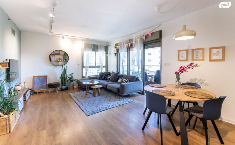 דירה, יעל רום, הדר המושבות החדשה / אם המושבות החדשה, פתח תקווה