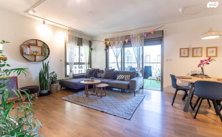 דירה, יעל רום, הדר המושבות החדשה / אם המושבות החדשה, פתח תקווה