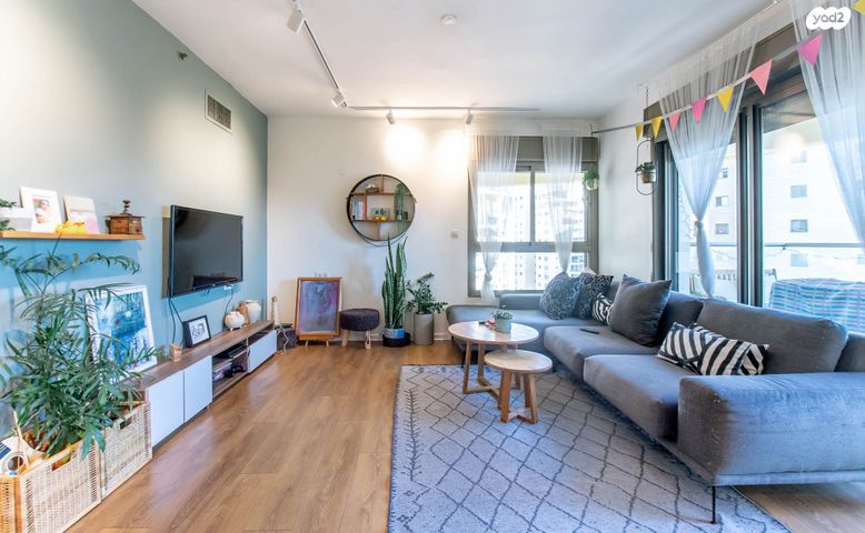 דירה, יעל רום, הדר המושבות החדשה / אם המושבות החדשה, פתח תקווה