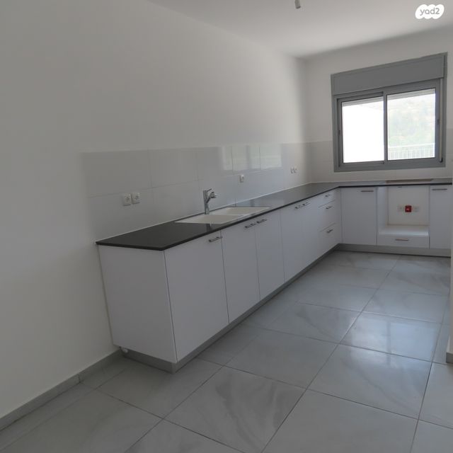 דירה, אדמונד סחייק, מלחה, מנחת, ירושלים