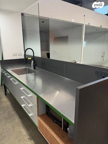 חנויות/ שטח מסחרי, אזור תעשיה, הרצליה