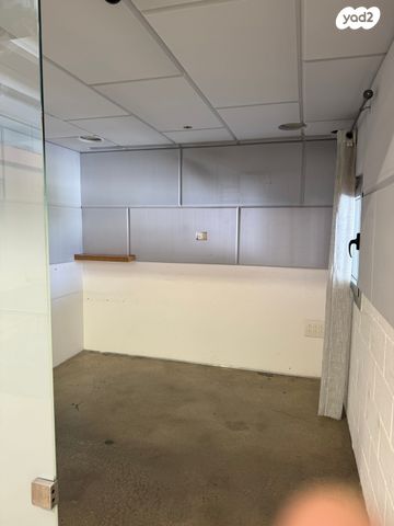 חנויות/ שטח מסחרי, אזור תעשיה, הרצליה