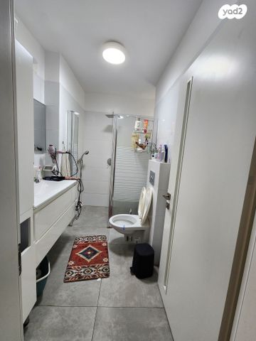 דירה, קרית קריניצי, רמת גן