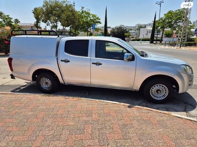 איסוזו די-מקס