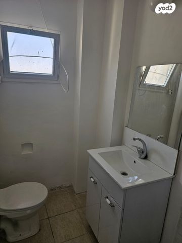 דירה, נעורים, ערד