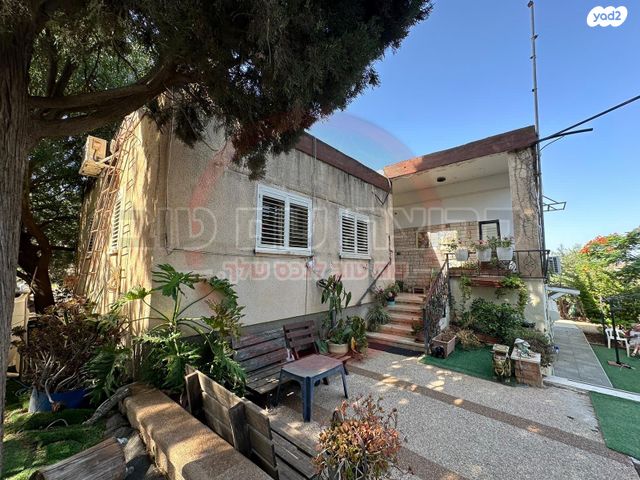 משק חקלאי/ נחלה, השקד, כפר קיש, כפר קיש