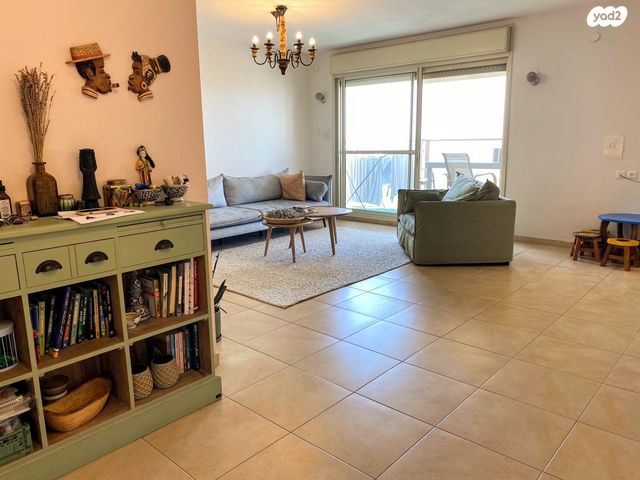 דירה, גליל, גבעת טל, אלפי מנשה